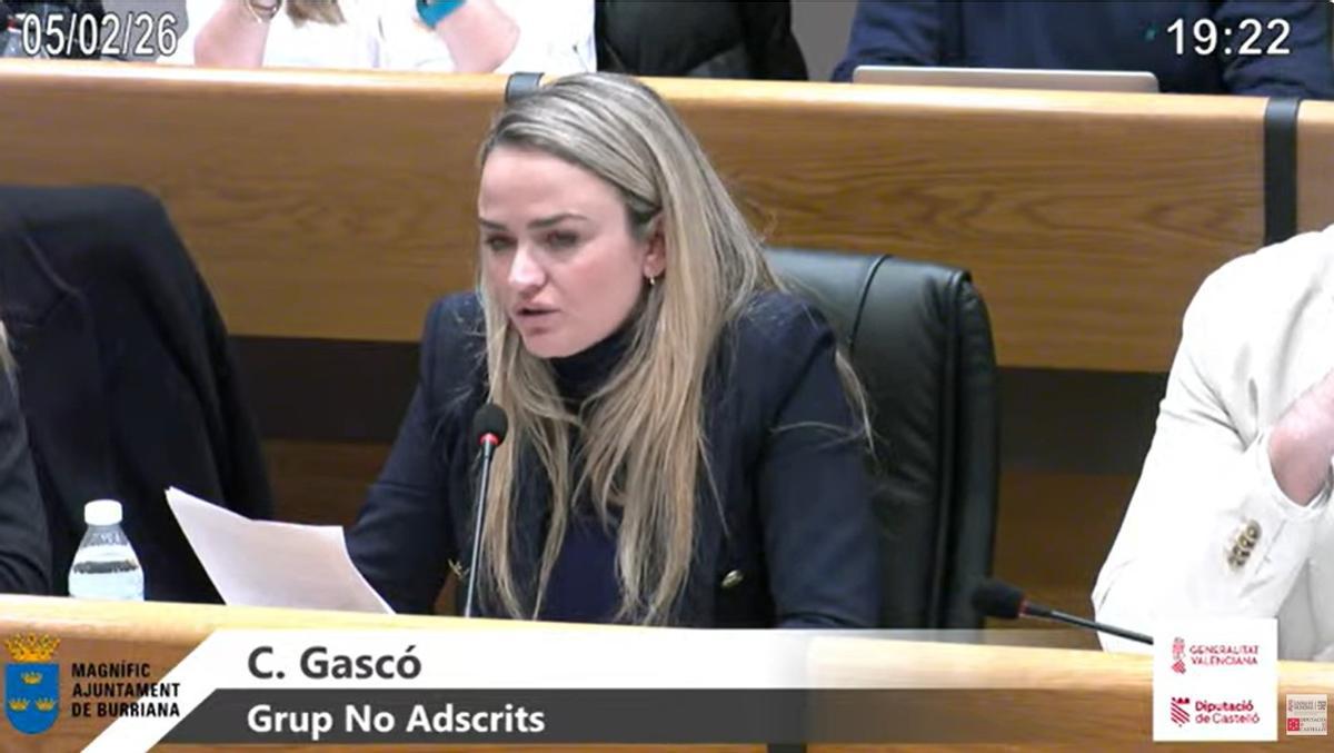 Captura de la retransmisión del pleno, en el que la rotulación ya daba a Carla Gascó como concejala no adscrita.