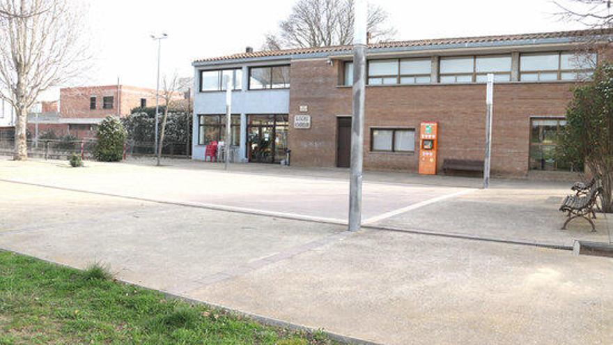 Plaça que hi ha davant de l&#039;Ajuntament de Palau de Santa Eulàlia i que es convertirà en el pati de l&#039;escola