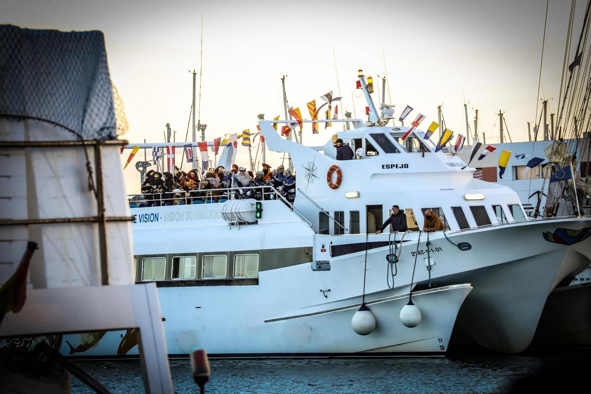 Los Reyes Magos desembarcan en Torrevieja