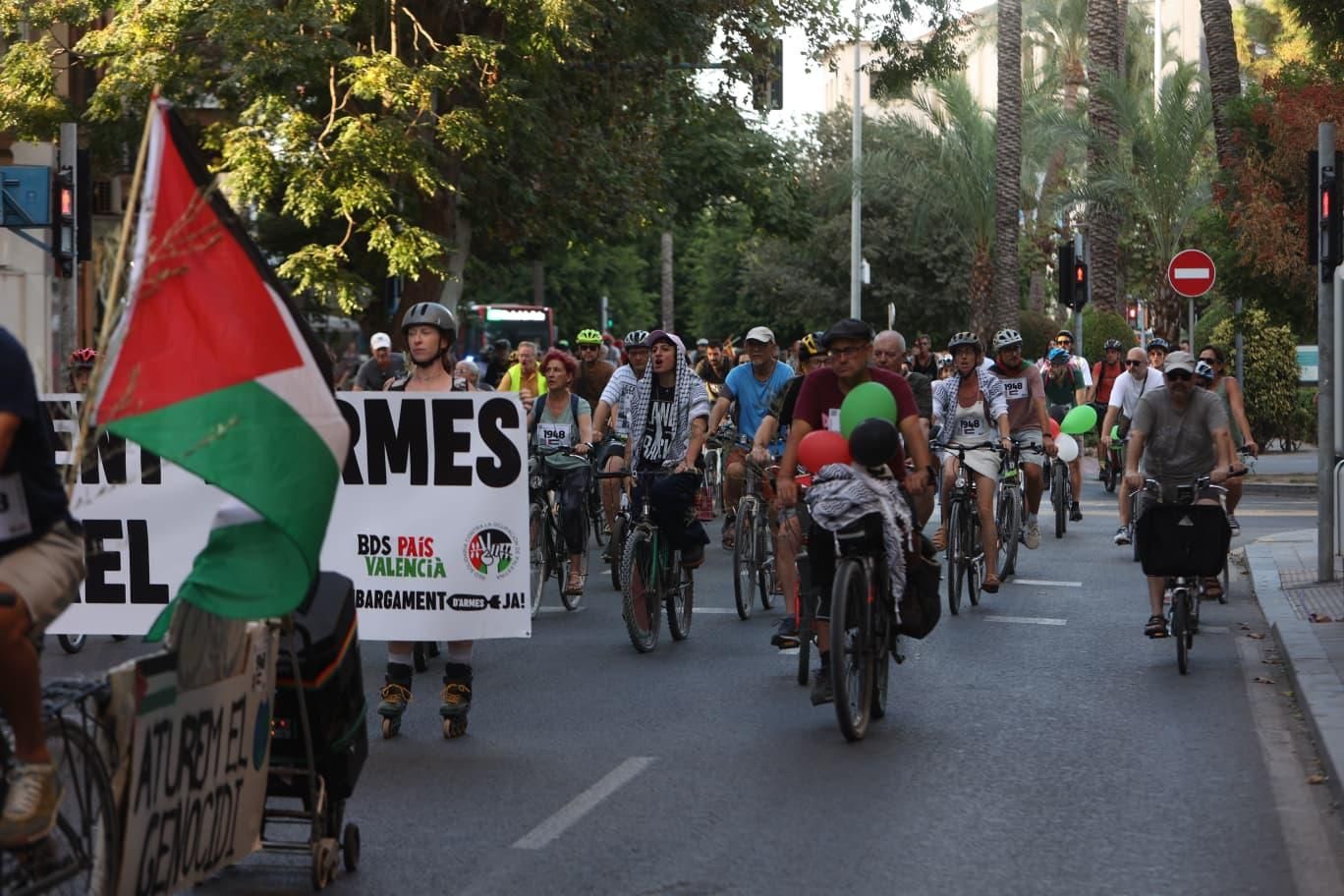 La revuelta ciclista en Alicante por Palestina, en imágenes