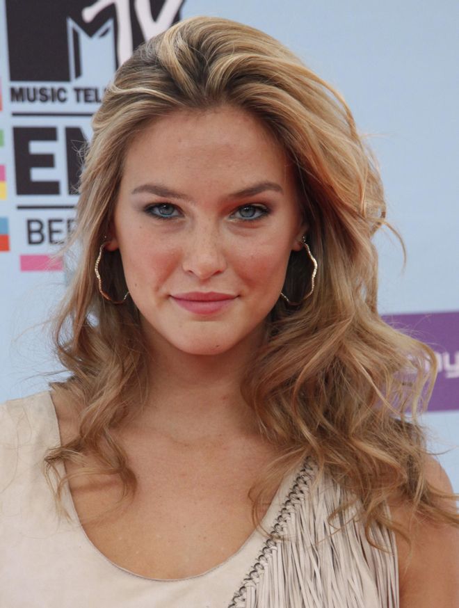 Bar Refaeli ojeras