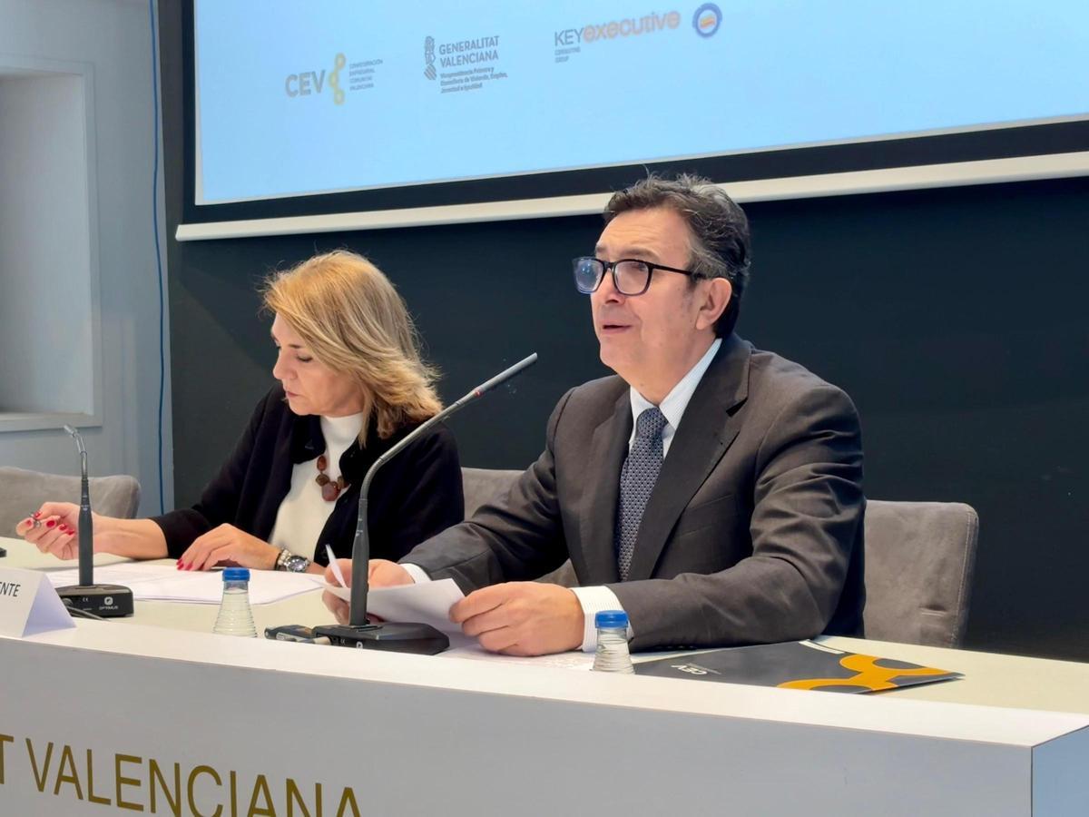 Vicente Lafuente, presidente de la CEV, durante la presentación del informe