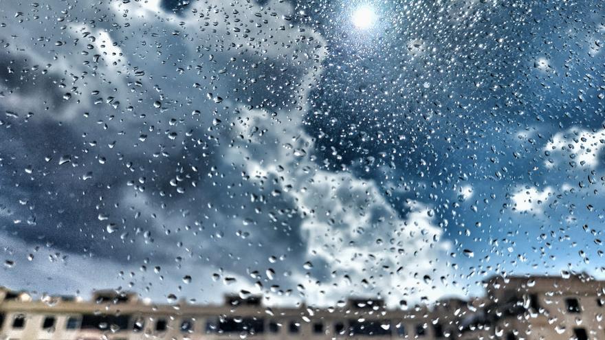 El tiempo en Alicante: temperaturas máximas en descenso y cielos más despejados pero inestables.