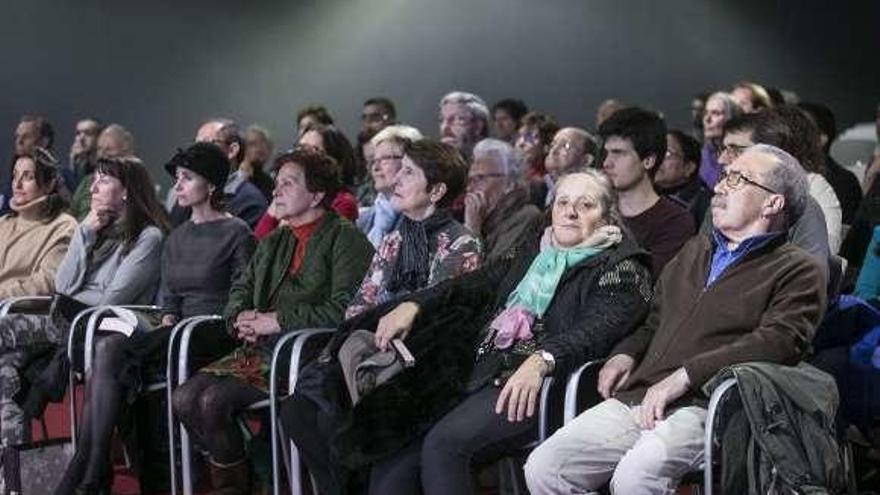 Público ayer en el Club Prensa Asturiana.