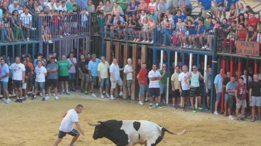 La fiesta no decae en Nules con más toros y un divertido ‘Grand Prix’ para las peñas