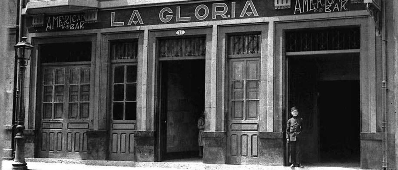 Fachada del bar americano La Gloria, en la calle de Juan Alonso (luego fue el bar Dakar).