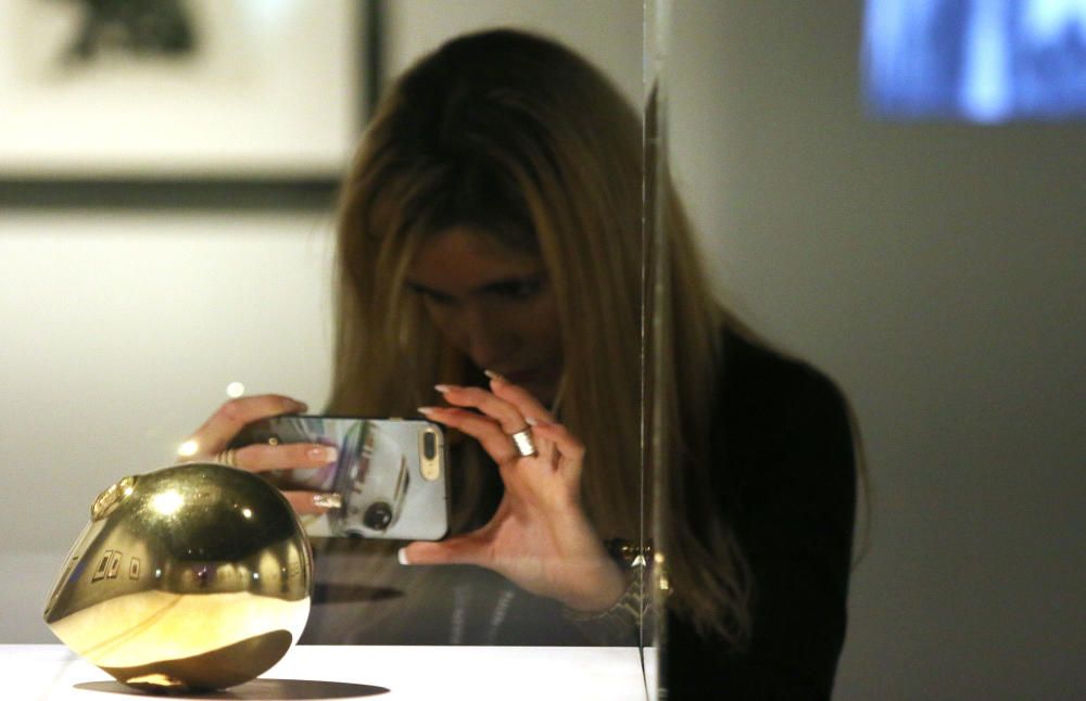 La filial malagueña del museo parisino se sumerge en la obra de Constantin Brancusi a través de un centenar de fotografías, filmaciones, esculturas y dibujos que descubren las inquietudes de un creador que caminó por delante de su tiempo