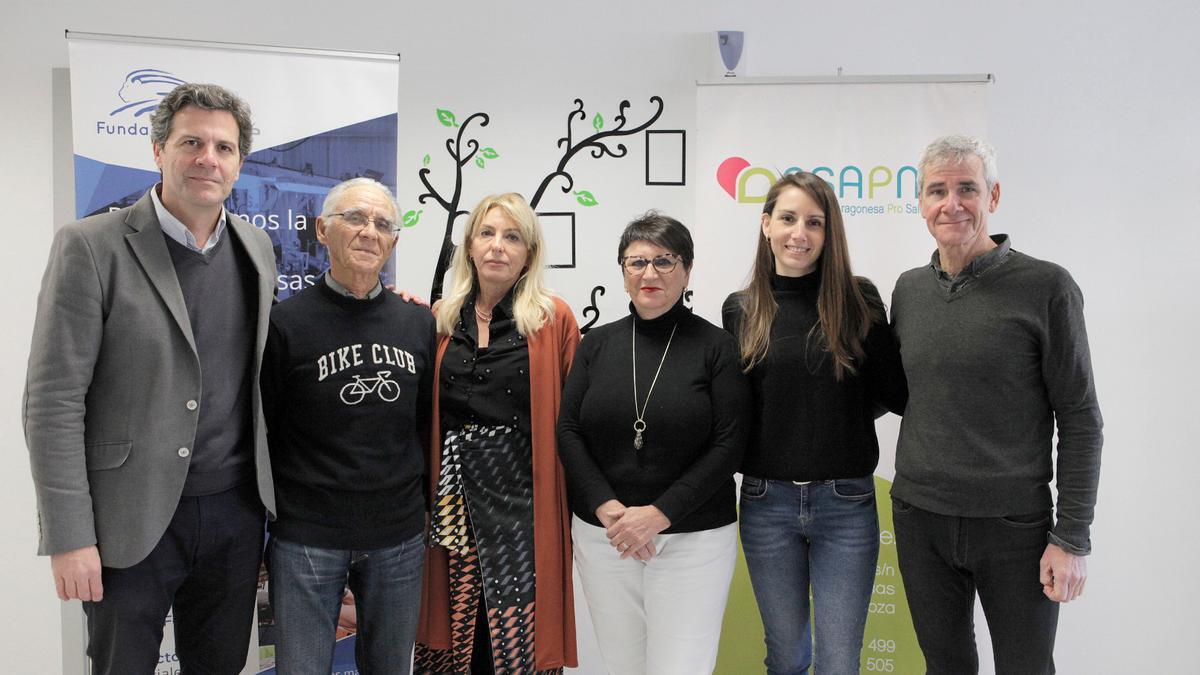 Pablo Ferrán, a la izquierda, Ana Sesé en el medio y Ana López a su derecha, entre otros representantes de la Sesé Bikes Tour y ASAPME