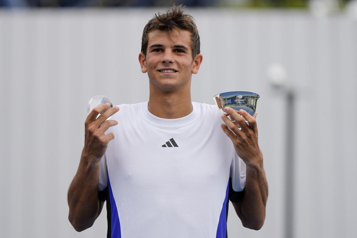 Rafael Jodar, con el título junior del US Open de tenis.