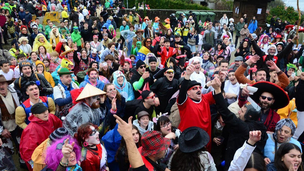 O Entroido de O Hío puede con la lluvia