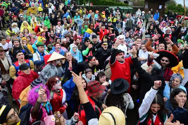 O Entroido de O Hío puede con la lluvia