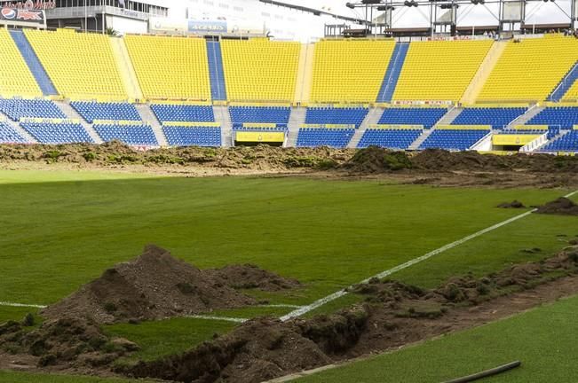 PREPARANDO EL CESPED PARA LA PROXIMA TEMPORADA