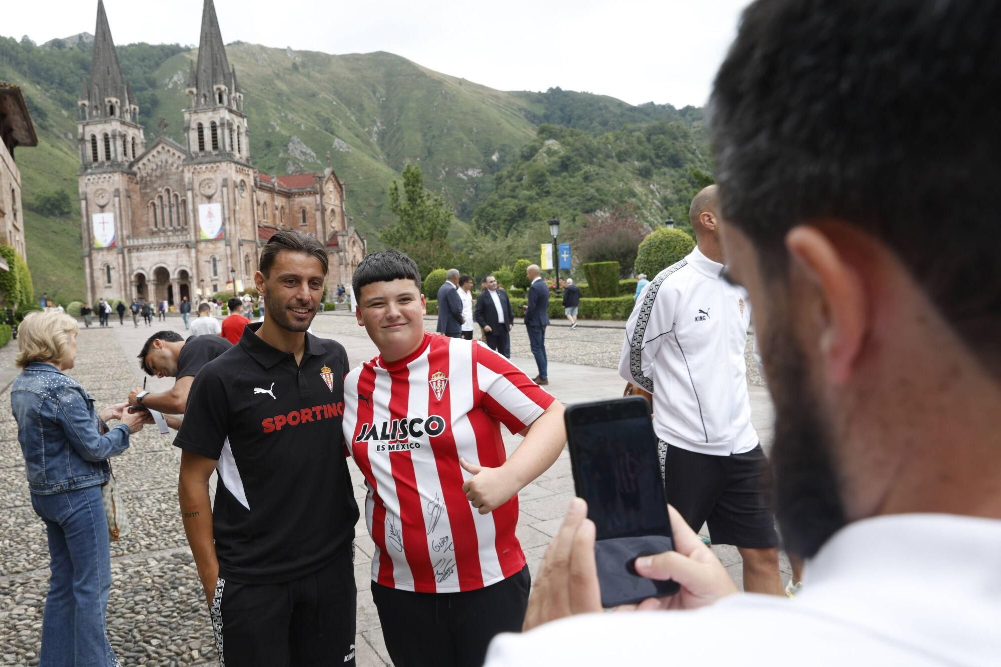 EN IMÁGENES: Visita del Sporting a La Santina en Covadonga