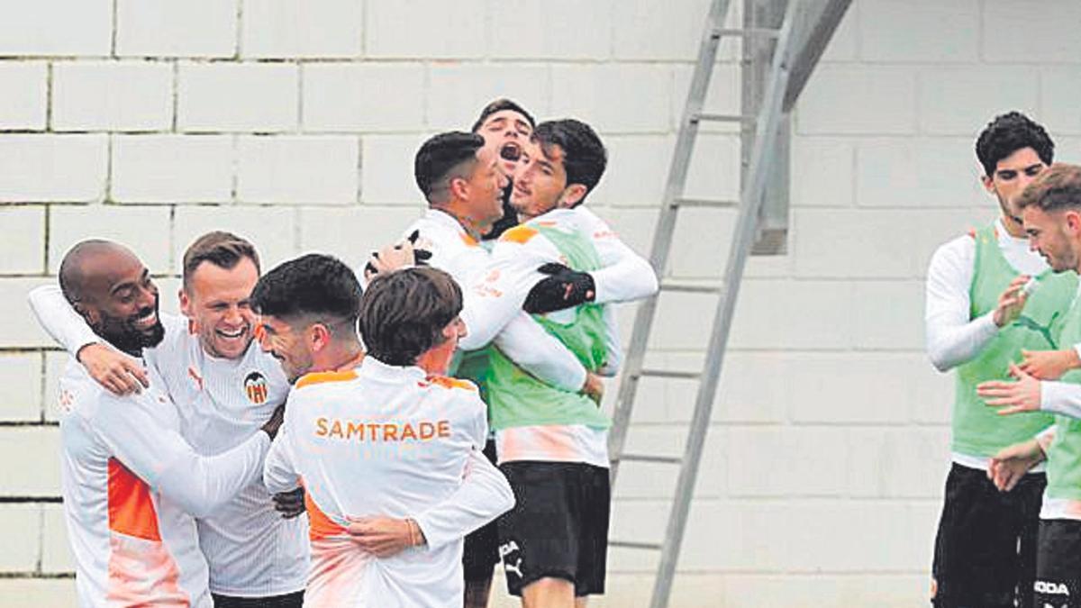 Entrenamiento del Valencia CF previo al partido de LaLiga frente a la Real Sociedad en Mestalla.