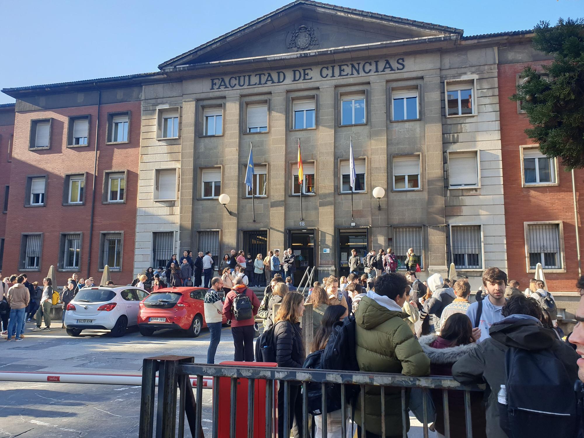 Alarma por incendio en la facultad de Ciencias de Oviedo