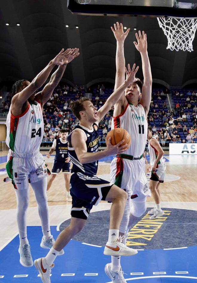 El Alimerka Oviedo se impone al Alega Cantabria (97-79)