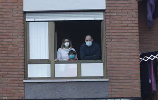 El vía crucis de conciliar con hijos confinados en una Asturias con 19.000 personas aisladas tras dar positivo por coronavirus