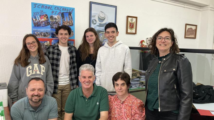 Americanos en Grado enamorados de la comida, el paisaje y el ocio: “Me encanta, siempre hay gente en la calle”