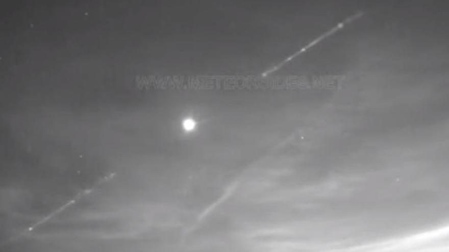 Imagen del cometa detectada por el profesor José María Madiedo.