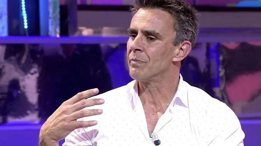 Alonso Caparrós habla de sus adicciones cuando presentaba en los 90 y manda un mensaje a  Jon Kortajarena: &quot;Una enfermedad muy difícil, dolorosa&quot;