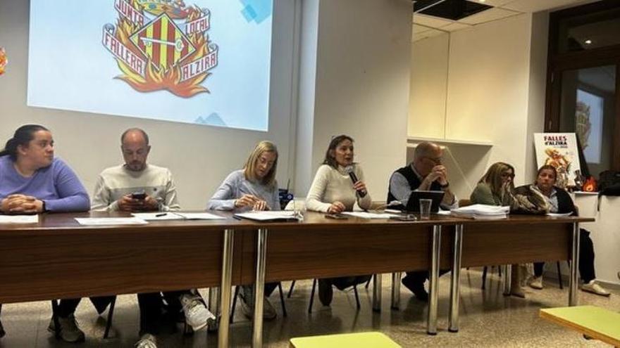 Paqui Vallés se despide de la JLF de Alzira tras saldar las deudas con el superávit y las cuentas saneadas