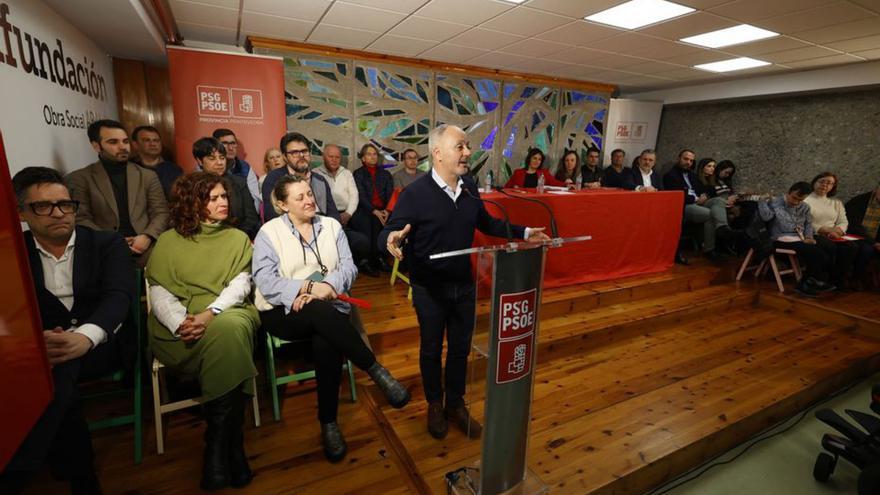 Regades se dirige a sus compañeros en el comité provincial. | G. S.