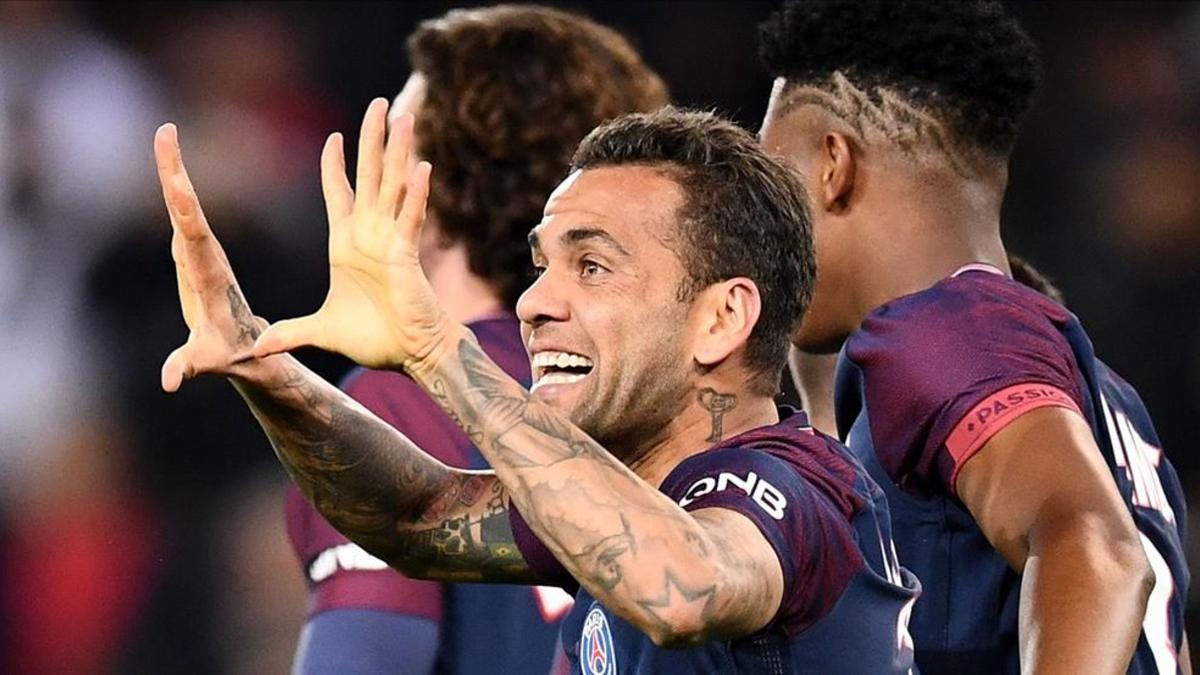 Alves lidera el vestuario parisino