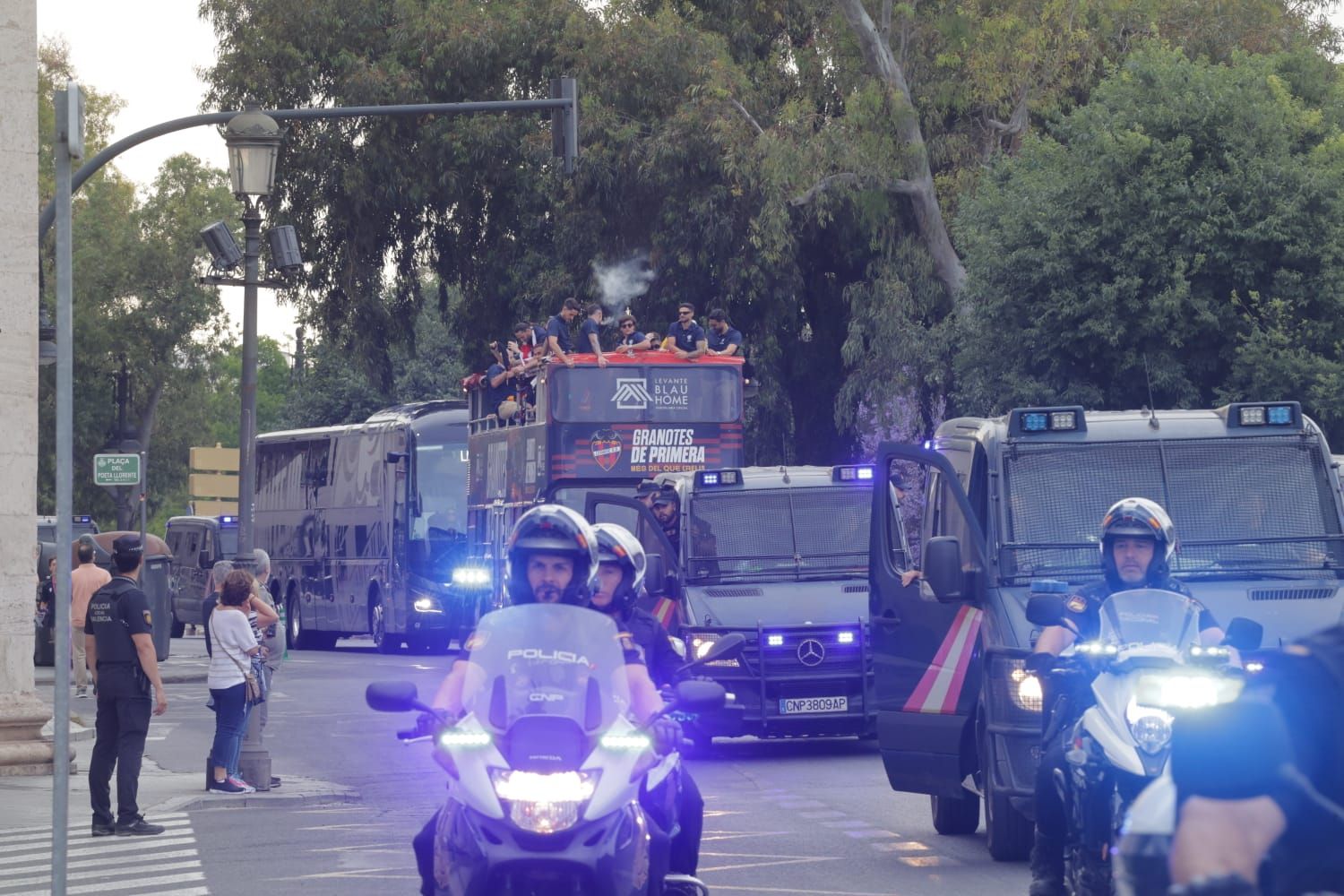 Todas las fotos de la rúa del Levante UD por su ascenso a Primera División