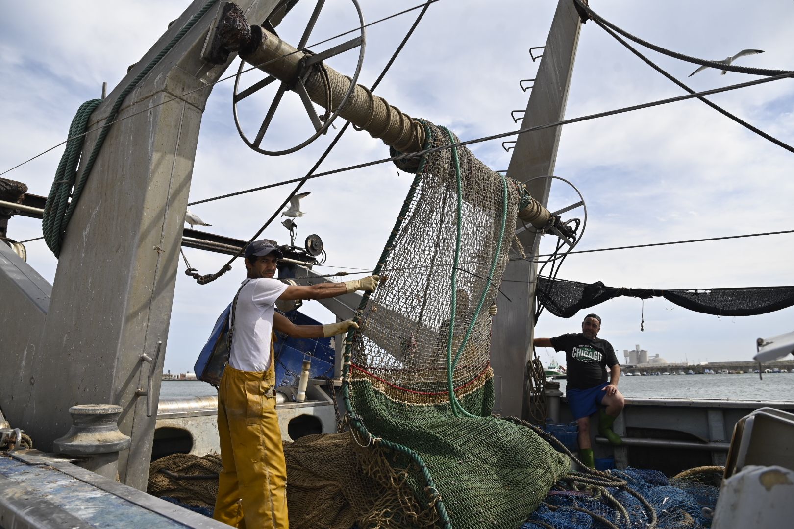 Vídeo: Los pescadores de Castellón estrenan redes para cumplir con Europa