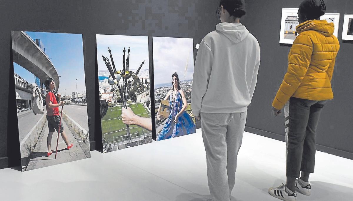 La exposición ‘Imaginarios fotográficos urbanos’ instalada en el Centro Cultural Puertas de Castilla de Murcia.