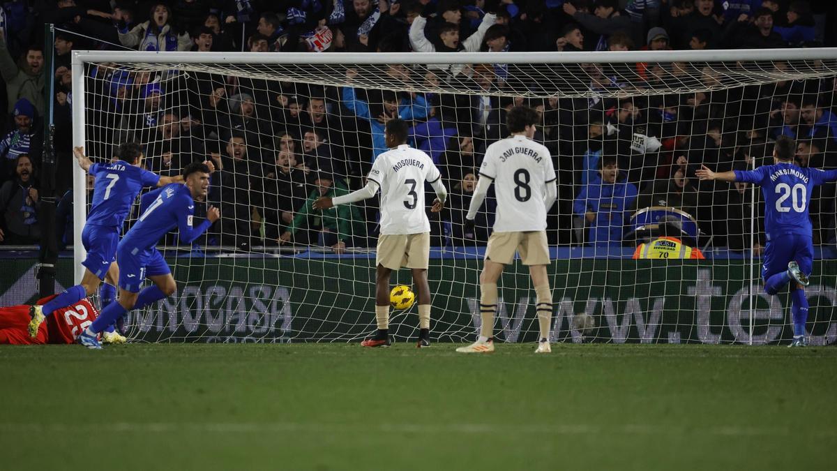 El gol de Mayoral complica las cosas al Valencia