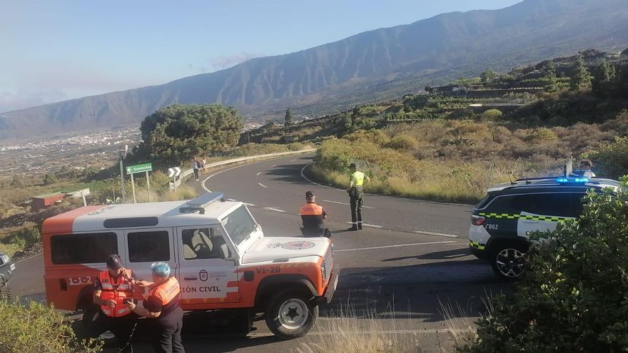 Two areas of Candelaria and Arafo evacuated due to the forest fire in Chivisaya