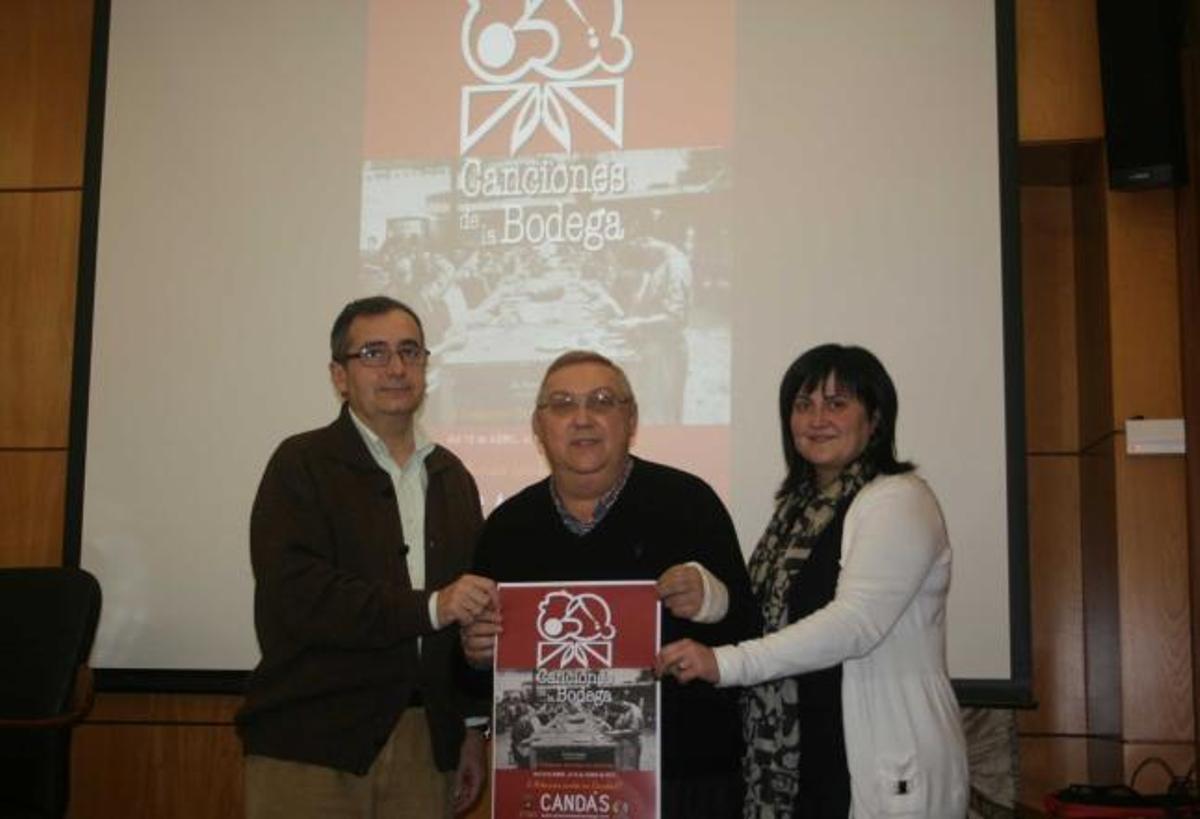 De izquierda a derecha, Riego, González y la concejala de Cultura, Amelia Fernández, ayer, en la presentación.