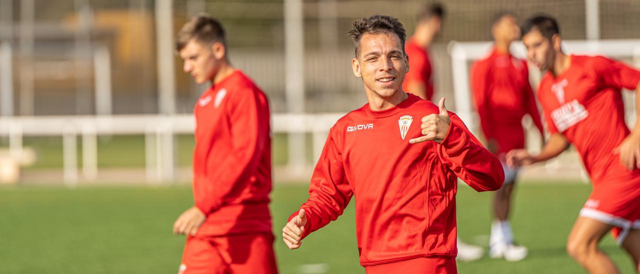 El delantero sevillano Álvaro Romero, del Algeciras, es el mejor atacante de los dos grupos que conforman la Primera RFEF en la presente temporada.