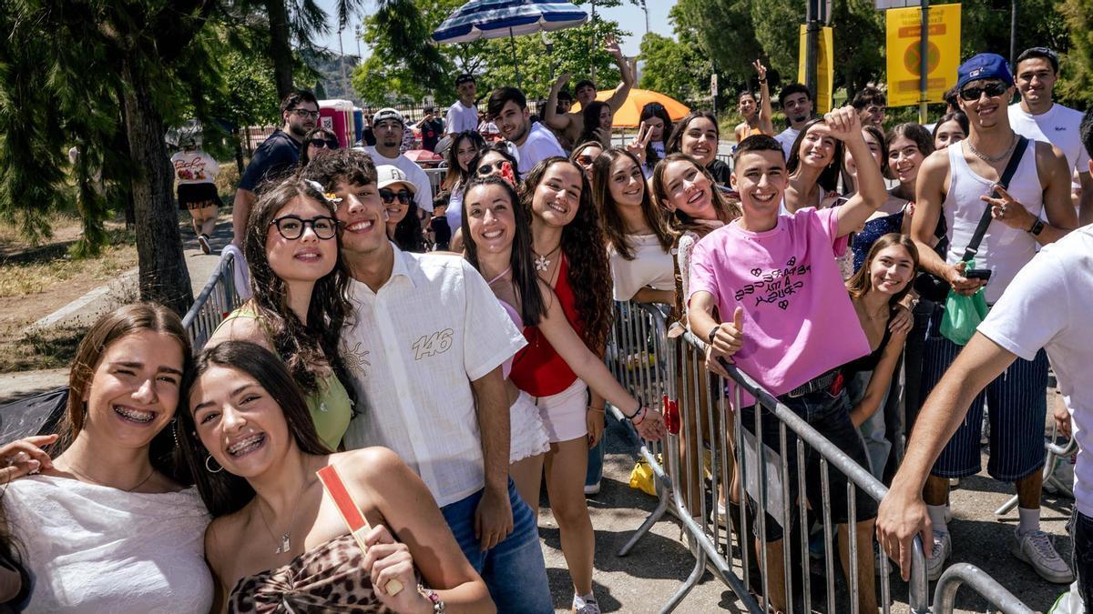 Asistentes al concierto de Bad Bunny en Barcelona: "Muchas ganas de pasar un buen rato"