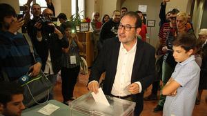 El candidat d’Unió, Ramon Espadaler, en declaracions després de la seva votació el 27-S.