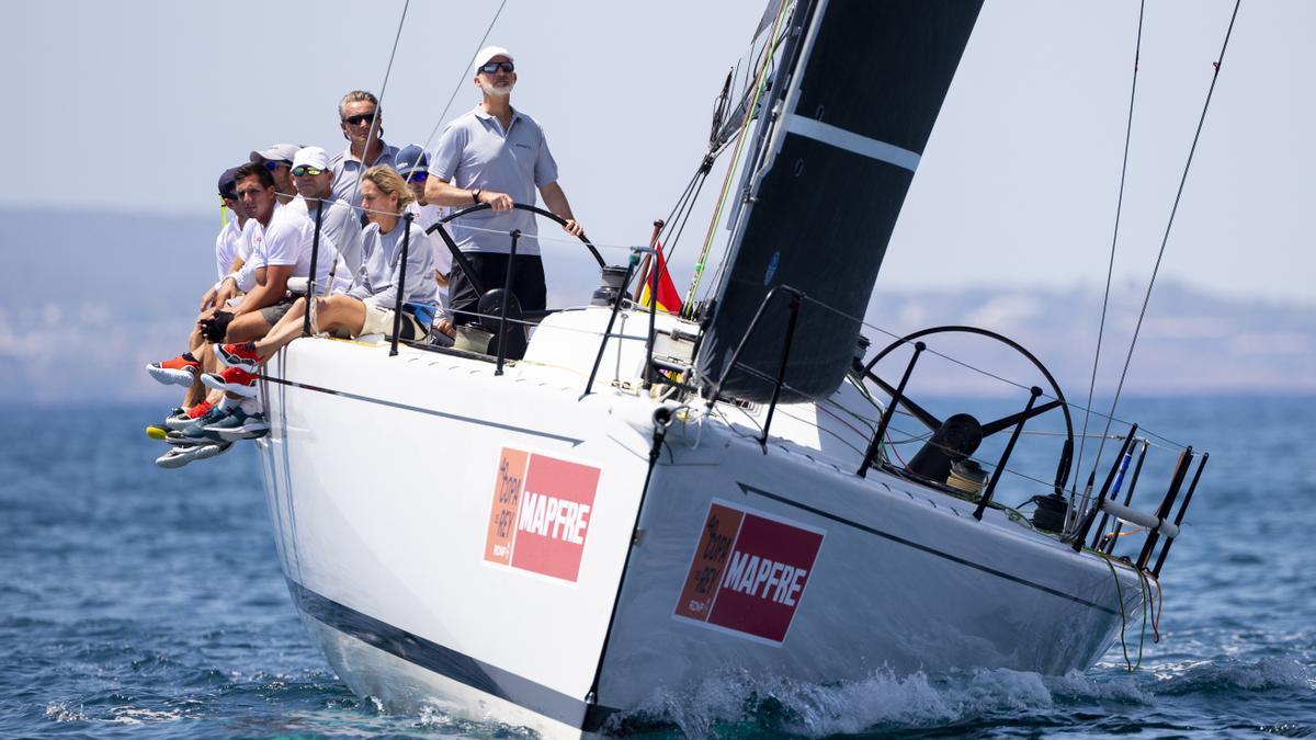 El Rey Felipe VI sale de Porto Pi para realizar entrenamientos y mediciones de cara a su participación en la copa del Rey de Vela