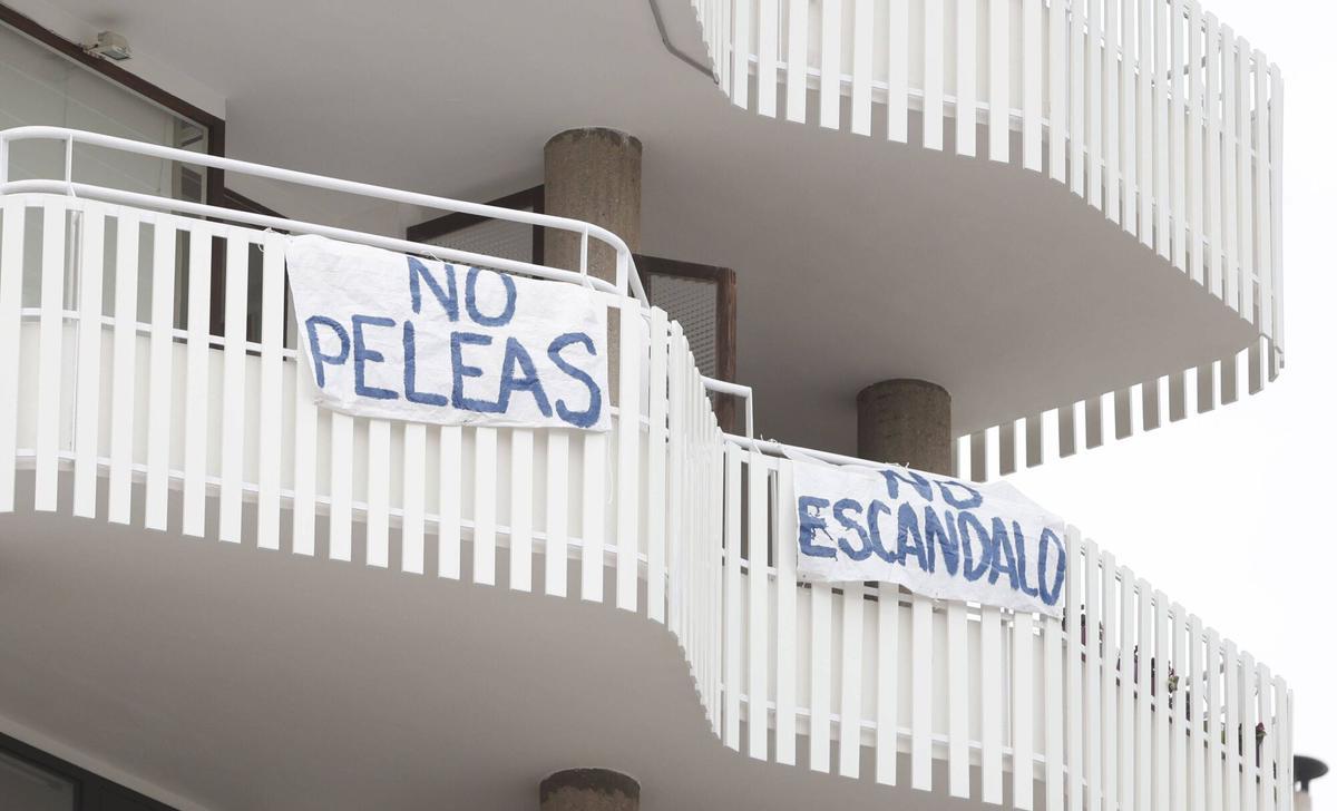 VECINOS DE CAN BARBARA PROTESTAN POR LAS MOLESTIAS DE LOCALES DE OCIO NOCTURNOS VECINOS DE CAN BARBARA PROTESTAN POR LAS MOLESTIAS DE LOCALES DE OCIO NOCTURNOS