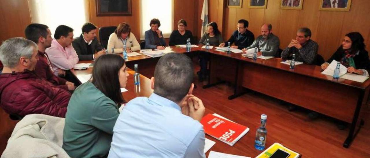 Pleno de la corporación de Meaño celebrado ayer. // Iñaki Abella