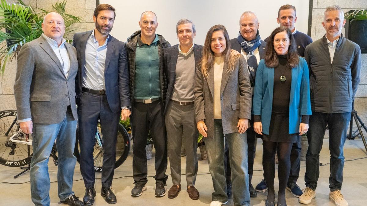 Directivos del club y representantes institucionales.