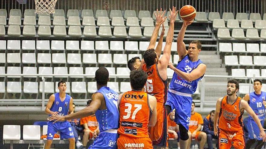 El HLA Alicante superó con nota el test ante el filial del Valencia Basquet en el Pedro Ferrándiz.