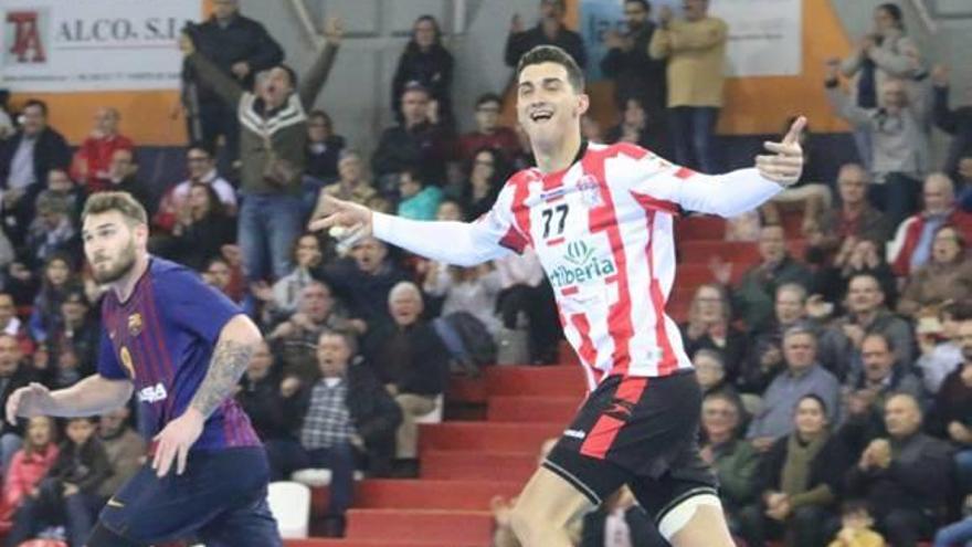 Folqués celebra uno de sus 7 goles frente al Barça B.