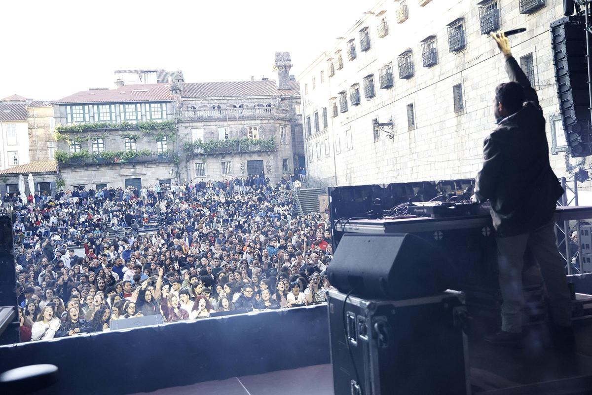 La Quintana se entrega al concierto de Los40 Santiago Pop La Quintana se entrega al concierto de Los40 Santiago Pop