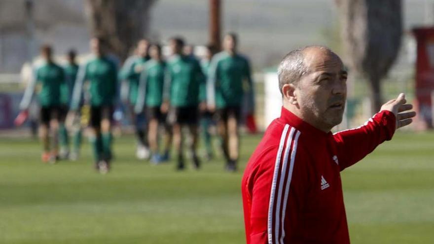 Sabas, ex del Córdoba CF, acude al rescate del Melilla en Primera Federación