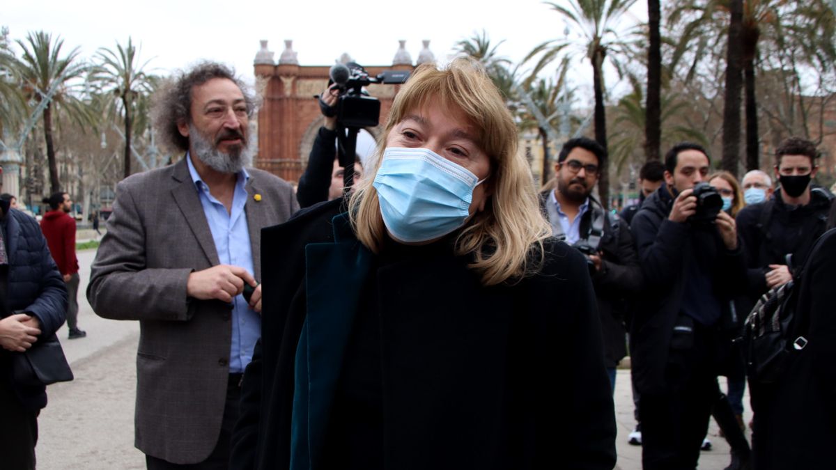 La consellera Natàlia Garriga arriba al passeig Lluís Companys, a les portes del TSJC