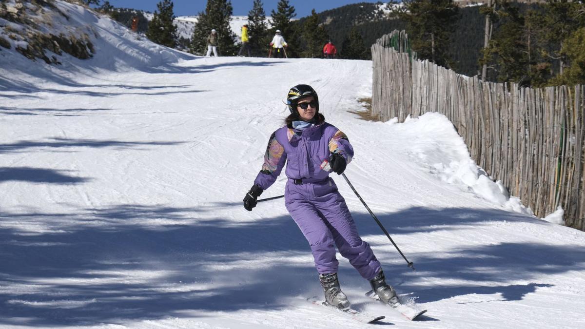 Una esquiadora als Pirineus