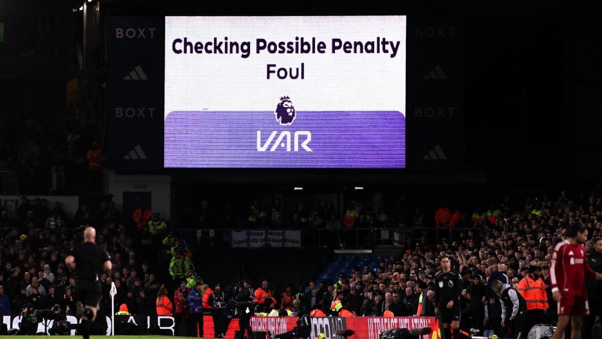 El VAR interviene menos en la Premier League que en España