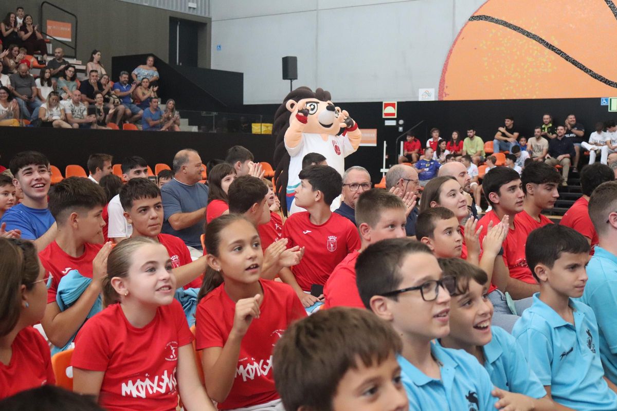 La mascota Mapi també va tindre un paper destacat en la gala de premis.