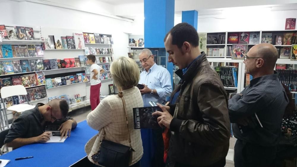 Héctor Rubio presenta su libro 'Casa del Miedo'