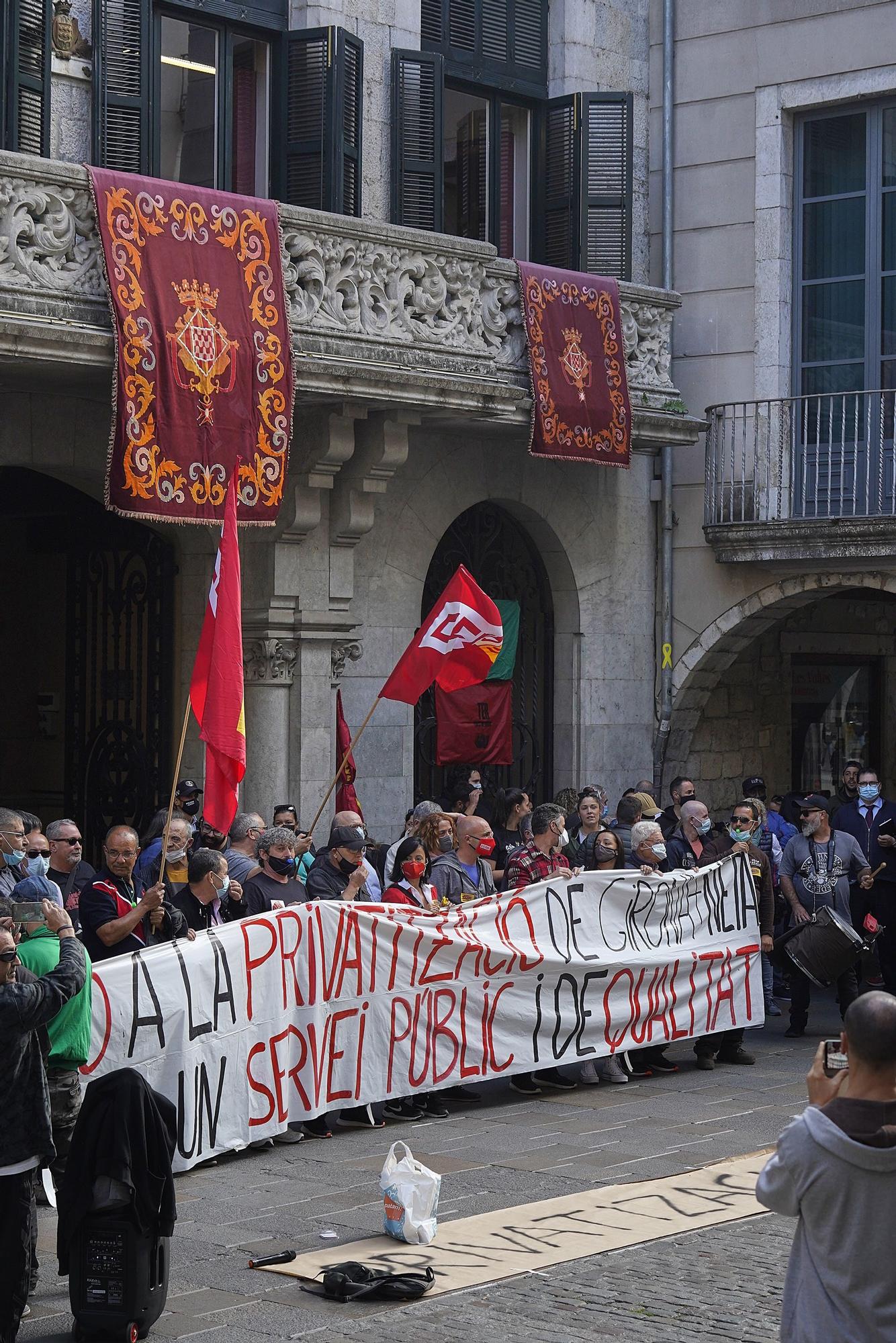 Protesta dels treballadors de Girona + Neta en contra de la privatització del servei públic de neteja